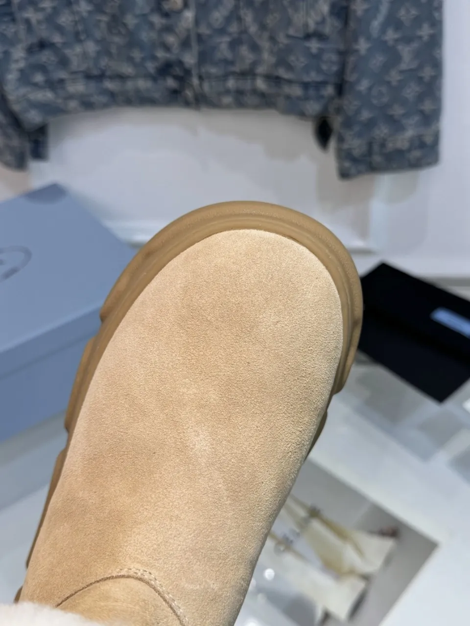 👟👟Ex-factory price 600👟👟 Prada’s popular snow boots, ski boots, so cute and cute →_→ From the Prada limited series, unique. The fur-integrated fabric creates ideal softness. The short-cut version can be worn in the city or in the mountains. It makes the calves look slimmer. It is warm and has a concave shape. The size is 35-40. 41Customized